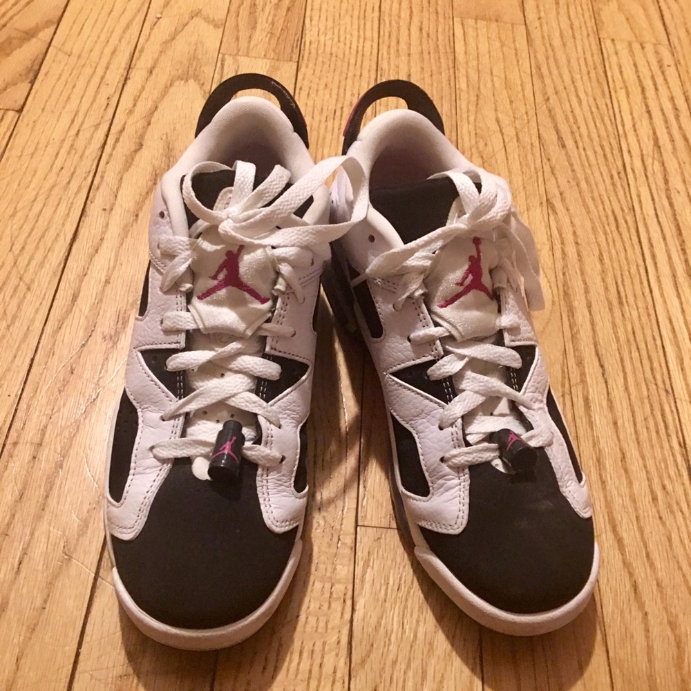 Jordan Retro 6 low size 5.5 youth
